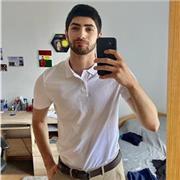 Ich habe Deutsch systematisch gelernt, da ich nach Deutschland immigriert bin. Ich kann die Sprache schnell jedem beibringen